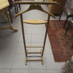 711 3609 VALET STAND